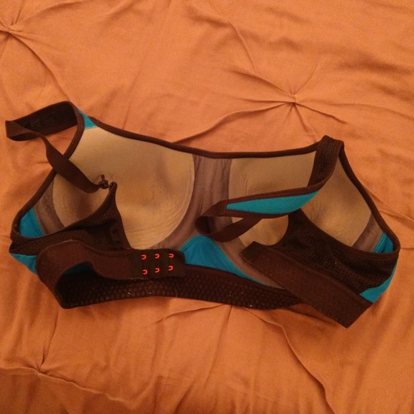 Wired Sports Bra - Picture 2 of 4